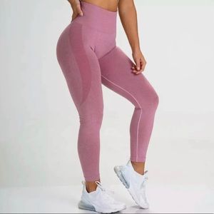 🍑NEW Pink Contour Seamless Leggings! Size M